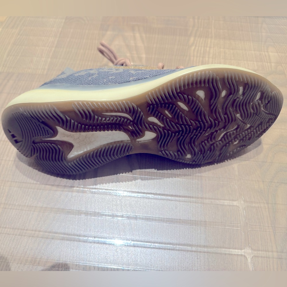Yeezy Boost 380 Mist - Picture 11 of 16